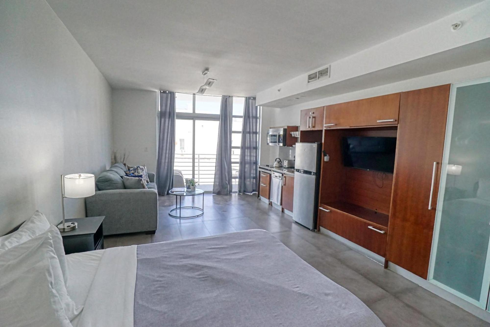 Deluxe Apartments At The Congress 마이애미 비치 외부 사진