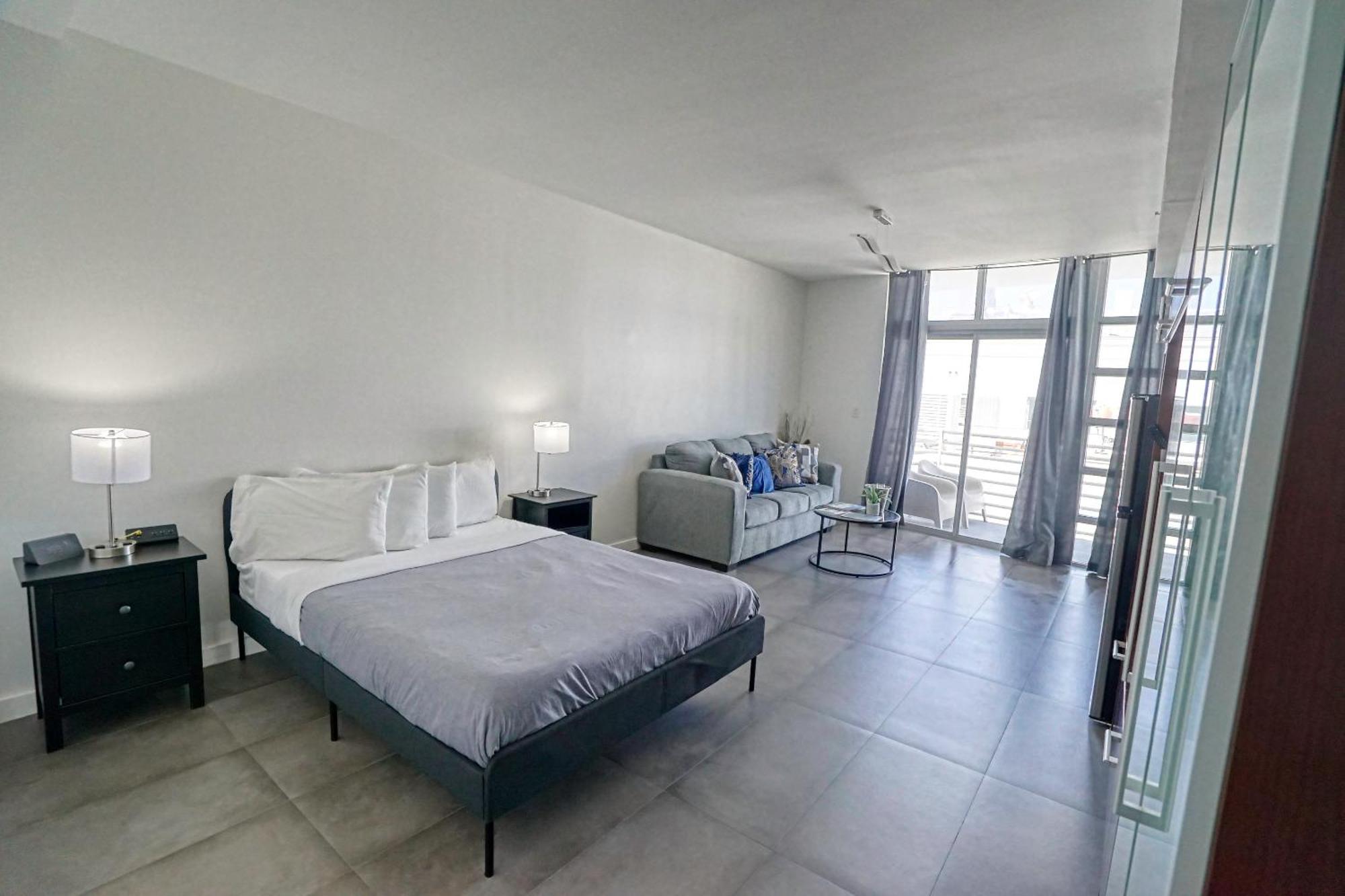 Deluxe Apartments At The Congress 마이애미 비치 외부 사진
