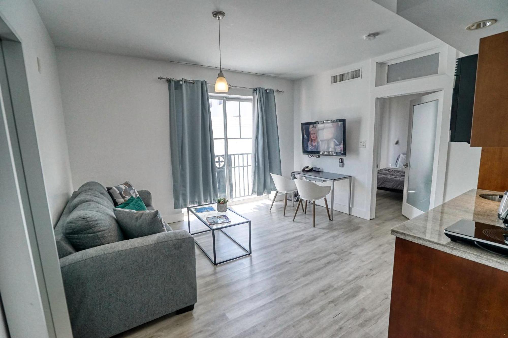 Deluxe Apartments At The Congress 마이애미 비치 외부 사진
