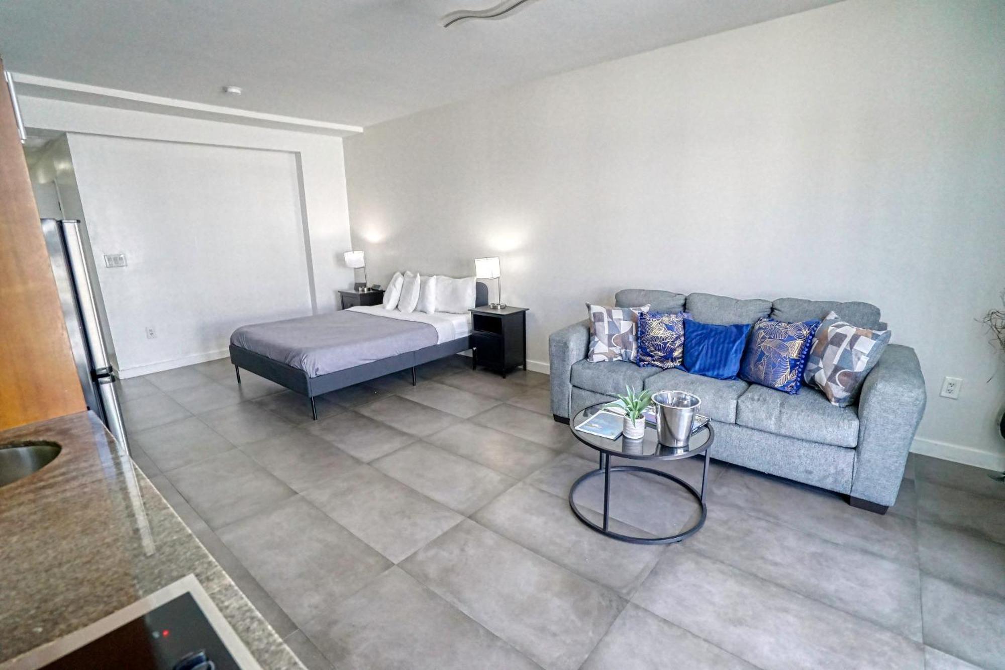Deluxe Apartments At The Congress 마이애미 비치 외부 사진