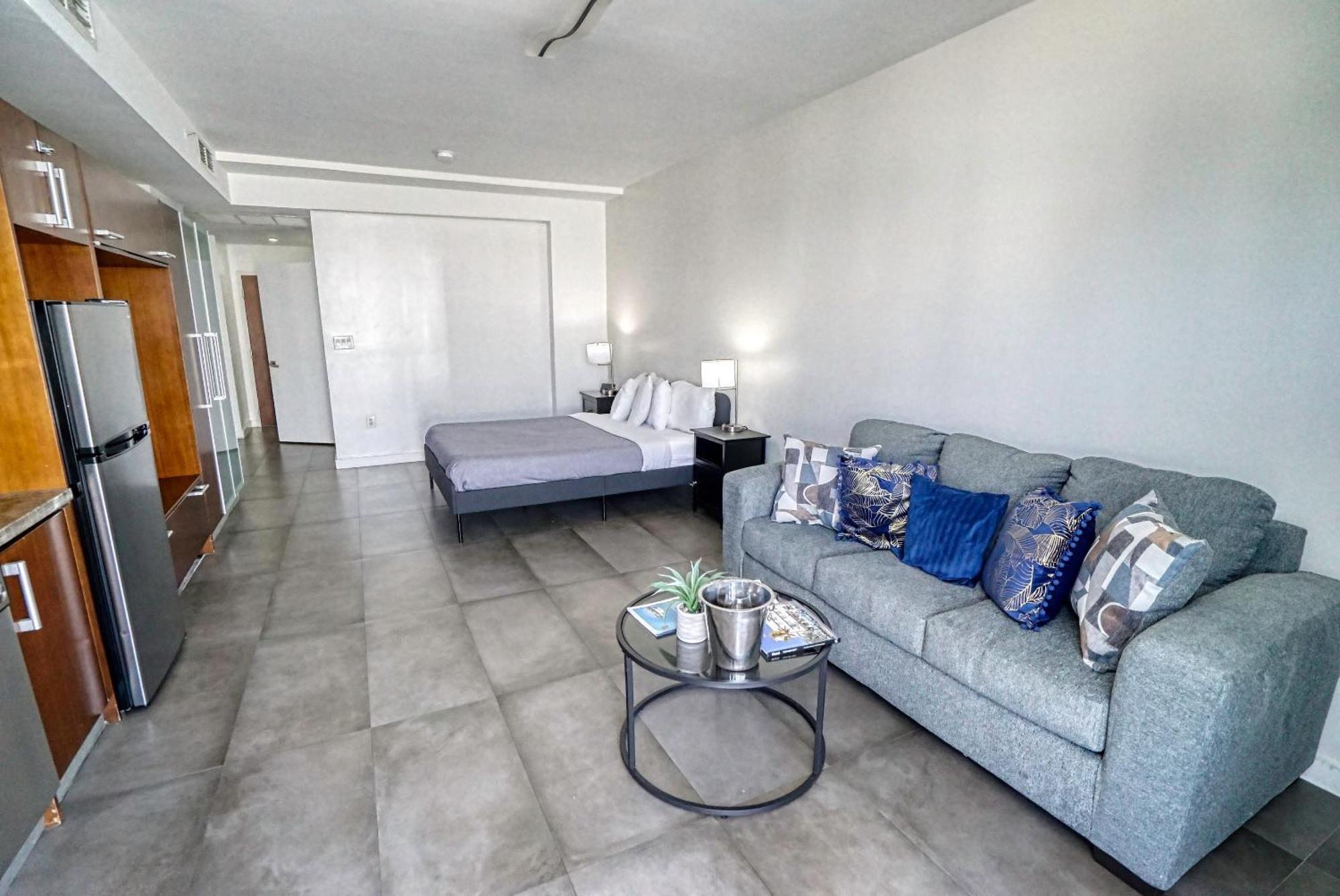 Deluxe Apartments At The Congress 마이애미 비치 외부 사진